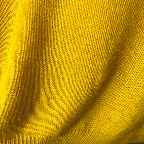 Yellow sweater cropped? - Picture 4 of 4